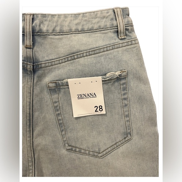 NWT Zenana Light wash distressed denim jeans - Picture 3 of 6